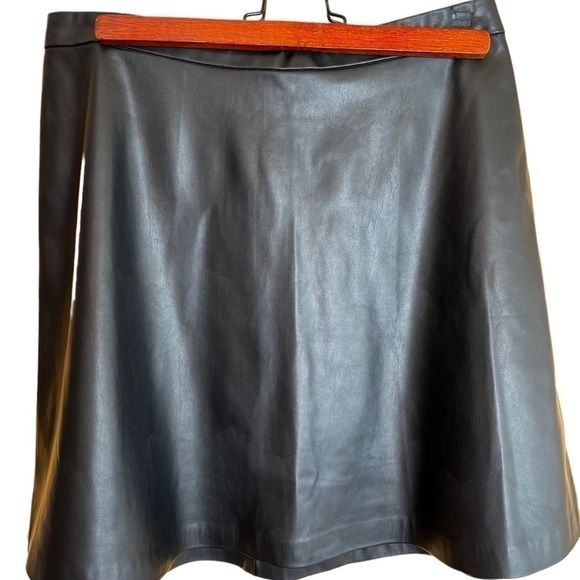 Dynamite A-Line Black Faux Leather Mini- Skirt EUC - Picture 10 of 11